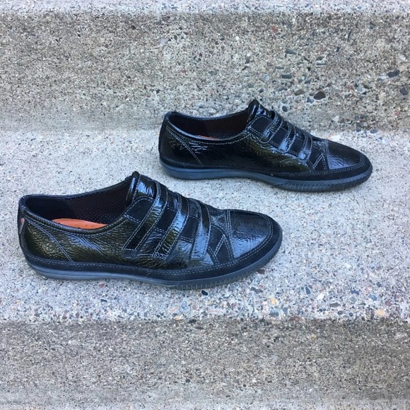 ecco patent leather shoes